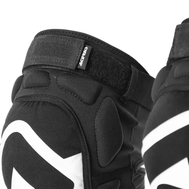 AC X-Knee Knee Guard Soft Adult Finns i flera färger 