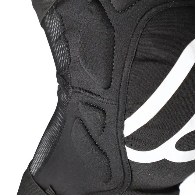 AC X-Knee Knee Guard Soft Adult Finns i flera färger 