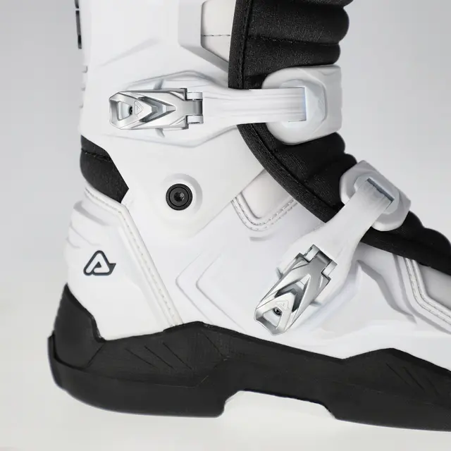 AC Boots Whoops Finns i flera varianter 