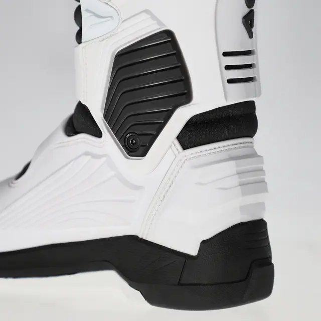 AC Boots Whoops Finns i flera varianter 