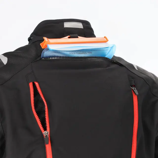 AC Jacket Rally Pro Finns i flera varianter 