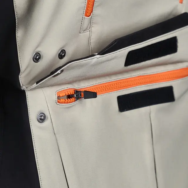 AC Jacket Rally Pro Finns i flera varianter 