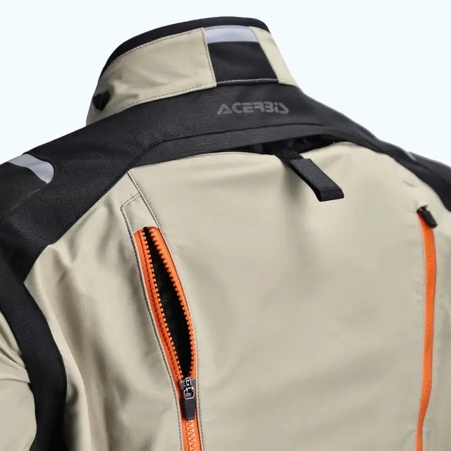 AC Jacket Rally Pro Finns i flera varianter 