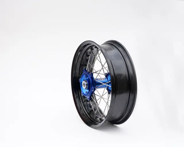 REX 17x4,50 HQ Bakhjul - 22mm aksel Sort Ring, Blått Nav  TC/FC 23->,TE/FE 